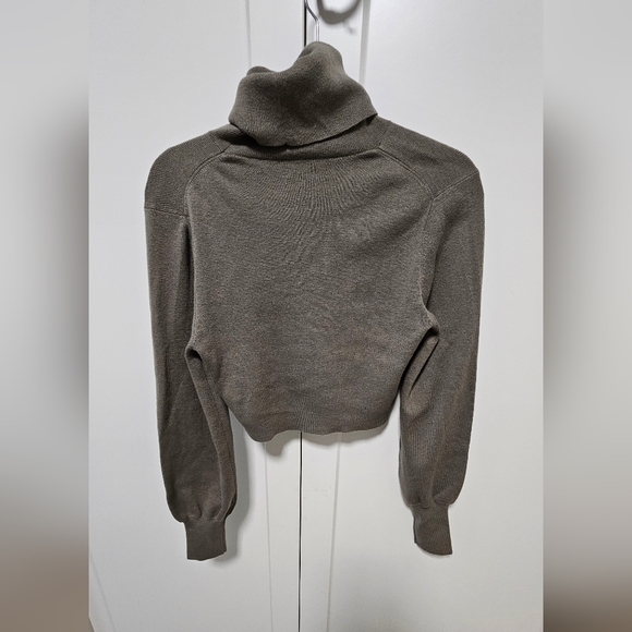 Aritzia Wilfred Rebecca Turtleneck - Picture 2 of 5